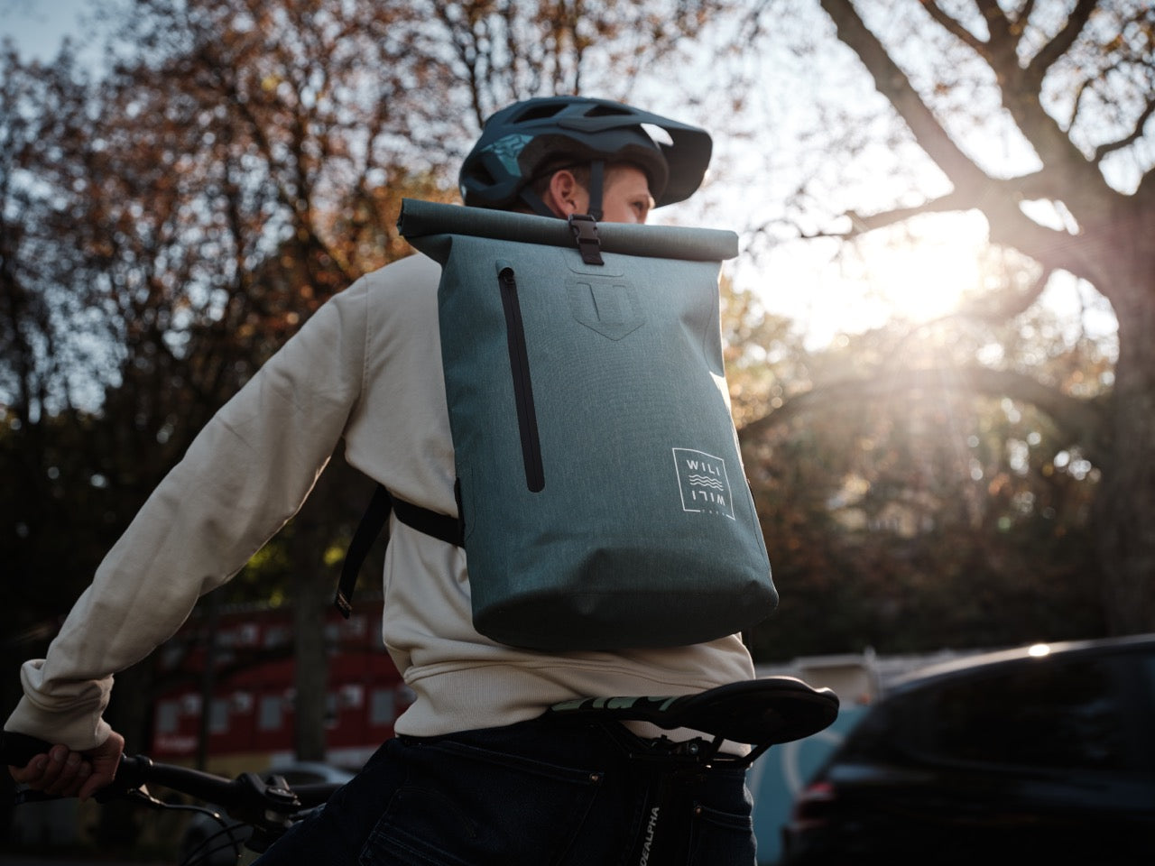 Herbstlich unterwegs mit Stil und Nachhaltigkeit: Entdecke unsere neuen Roll Top Backpacks